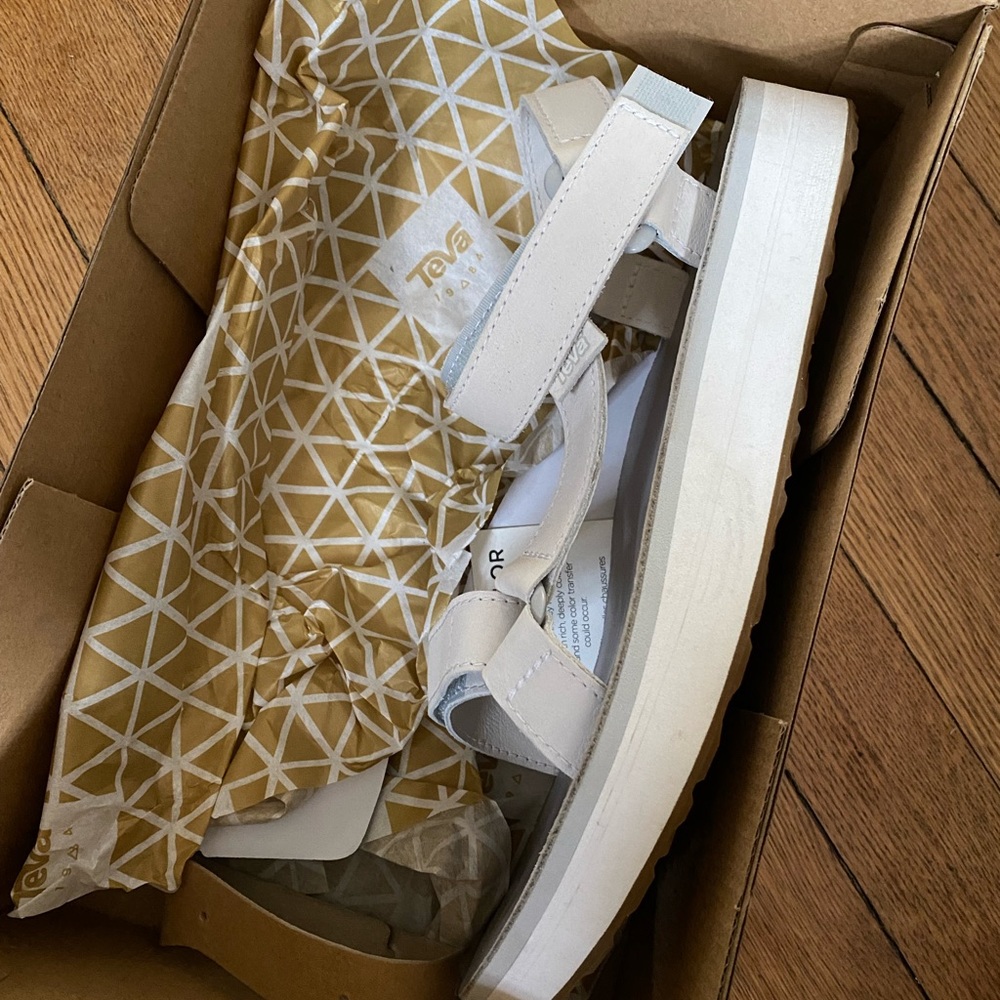 NWT Free People Teva Midform White size 9